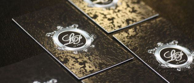 Carte de visite avec vernis brillant sélectif